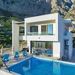 Maslina With Heated Pool Vakantiehuis Veliko Brdo (Makarska)